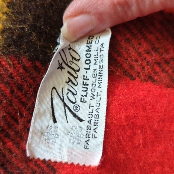 Faribo Vintage red plaid throw  Fluff Loomed square tartan Plaid Stadium blanket - Picture 6 of 9